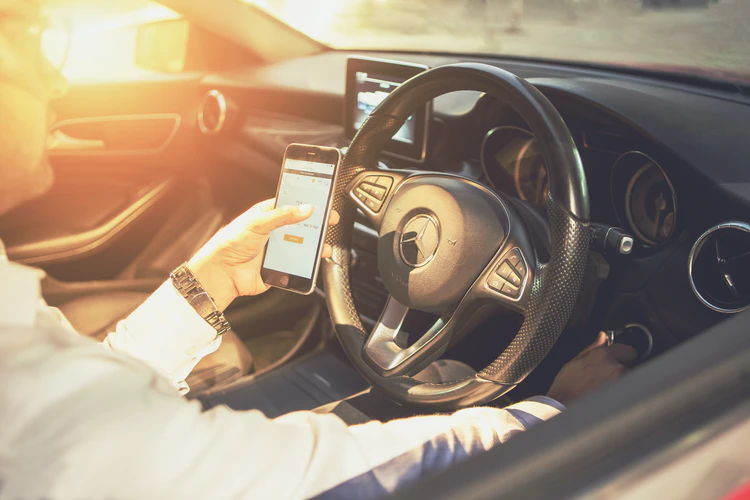 Avoid Deadly Distractions Behind The Wheel